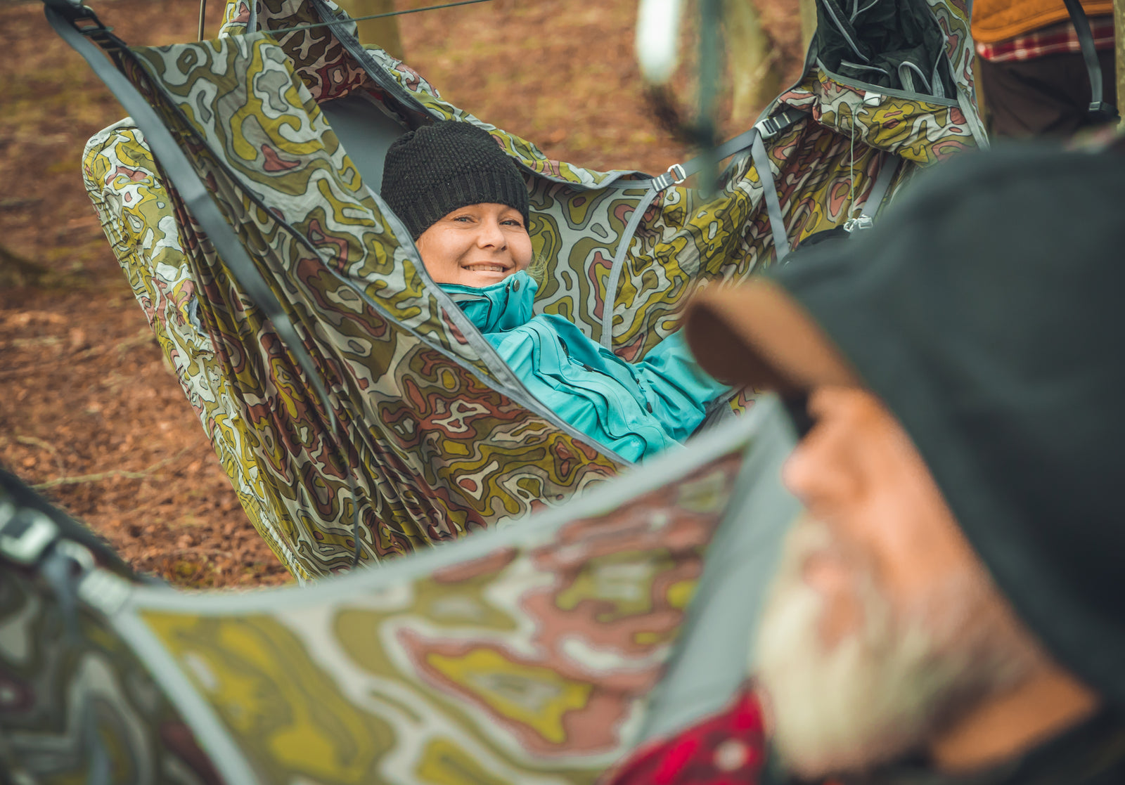 To personer sitter i hver sin camo Draumr 5.0 fra Amok Equipment. Foto: Klaus Christensen